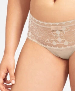 Shorty Dentelle Sexy Beige Doré  Collection Day To Night De Chez Chantelle.  -Sous Vêtement Soldes Magasin Shorty sexy Chantelle Day to Night beige dore chair C15F40 01N 3