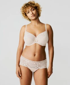 Shorty Dentelle Sexy Beige Doré  Collection Day To Night De Chez Chantelle.  -Sous Vêtement Soldes Magasin Shorty sexy Chantelle Day to Night beige dore chair C15F40 01N 4