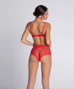 Shorty Taille Haute Sexy En Soie Nude Collection Splendeur Soie, Coloris Rouge. 18 Shorty Taille Haute Sexy En Soie Nude Collection Splendeur Soie, Coloris Rouge. -Sous Vêtement Soldes Magasin Shorty sexy en soie Lise Charmel Splendeur soie rouge rouge ACC1480 RS 505