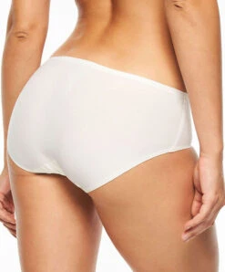 Shorty Taille Basse Ivoire Invisible Collection Essentielle Soft Stretch De Chez Chantelle.  -Sous Vêtement Soldes Magasin Shorty taille basse Chantelle soft stretch ivoire nacre C26440 035 2