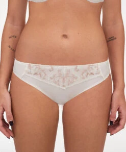 Slip Chantelle De La Collection Quotidienne Bold Curve, Coloris Ivoire Multicolore.  -Sous Vêtement Soldes Magasin Slip Chantelle Bold Curve ivoire multicolore nacre C13M30 OEN 1