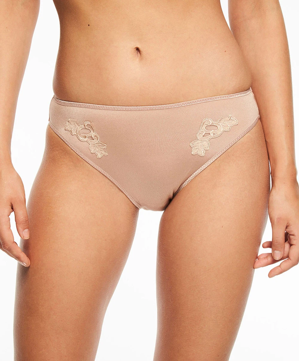 Slip Invisible Collection Hedona De La Marque De Lingerie Chantelle, Coloris Peau. 3 Slip Invisible Collection Hedona De La Marque De Lingerie Chantelle, Coloris Peau.