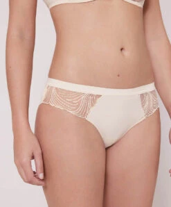 Simone Perele Slip Collection Nuance En Coloris Permanent Perle Ivoire De Chez Simone Pérèle.