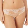 Slip Wacoal De La Collection Lace Perfection, Coloris Café Crème (=peau Et Détails Ivoires). -Sous Vêtement Soldes Magasin Slip Wacoal Lace Perfection cafe creme chair WE135005 CAC 1