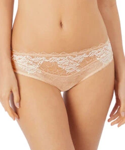 Slip Wacoal De La Collection Lace Perfection, Coloris Café Crème (=peau Et Détails Ivoires).
