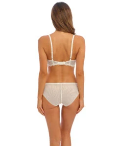 Slip Wacoal De La Collection Lace Perfection, Coloris Gardenia (=ivoire). -Sous Vêtement Soldes Magasin Slip Wacoal Lace Perfection gardenia ivoire WE135005 GAD 104