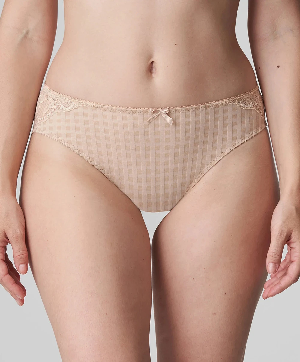 Slip Brésilien Dentelle Collection Madison De Chez PrimaDonna En Coloris Café Latte (=chair). 3 Slip Brésilien Dentelle Collection Madison De Chez PrimaDonna En Coloris Café Latte (=chair).