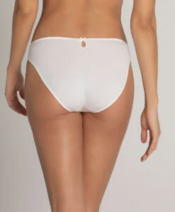 Slip Dos Opaque "Fantaisie" Ivoire Collection De Lingerie Nuptiale Source Beauté Par Lise Charmel. 13 Slip Dos Opaque "Fantaisie" Ivoire Collection De Lingerie Nuptiale Source Beauté Par Lise Charmel. -Sous Vêtement Soldes Magasin Slip dos opaque Fantaisie Lise Charmel Source Beaute ecru nacre ivoire ACH0272 EN 2