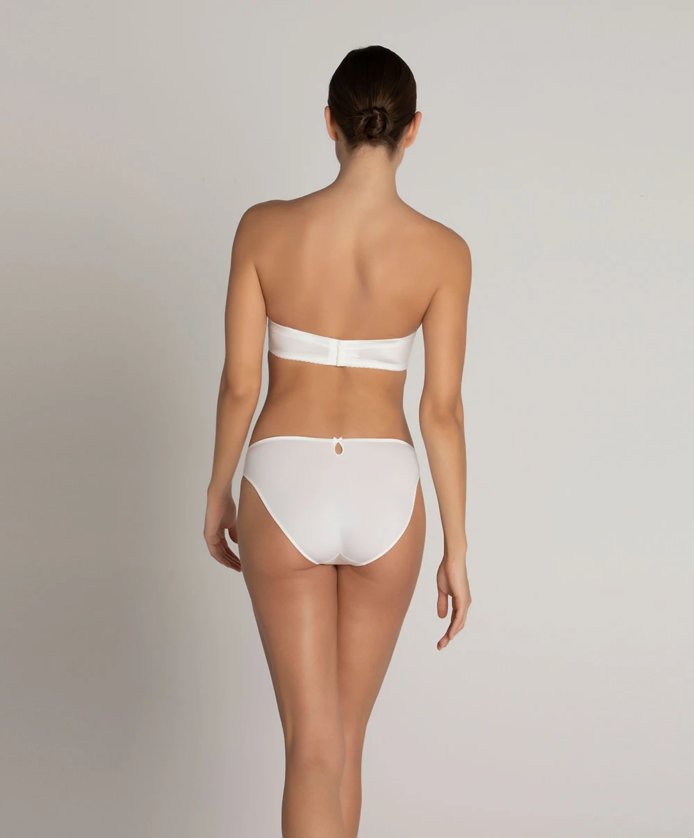 Slip Dos Opaque "Fantaisie" Ivoire Collection De Lingerie Nuptiale Source Beauté Par Lise Charmel. 9 Slip Dos Opaque "Fantaisie" Ivoire Collection De Lingerie Nuptiale Source Beauté Par Lise Charmel. – Image 7