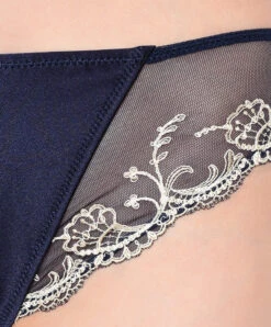 Slip Fantasie Splendeur Soie De La Marque Lise Charmel 9 Slip Fantasie Splendeur Soie De La Marque Lise Charmel -Sous Vêtement Soldes Magasin Slip dos opaque Lise Charmel Splendeur Soie Bleu marine ACC0280 SM details