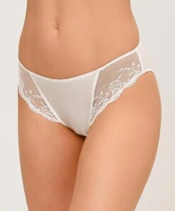 Slip "fantaisie" à Dos Opaque En Soie Lise Charmel Collection Splendeur Soie Coloris écru Nacre (=ivoire). -Sous Vêtement Soldes Magasin Slip dos opaque en soie Lise Charmel Splendeur soie ecru nacre ivoire ACC0280 EN 1