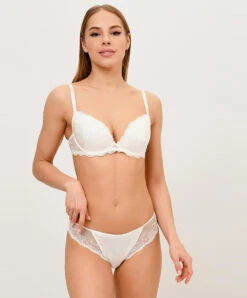 Slip "fantaisie" à Dos Opaque En Soie Lise Charmel Collection Splendeur Soie Coloris écru Nacre (=ivoire). -Sous Vêtement Soldes Magasin Slip dos opaque en soie Lise Charmel Splendeur soie ecru nacre ivoire ACC0280 EN 3