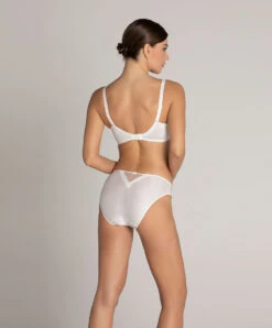 Slip "fantaisie" à Dos Opaque En Soie Lise Charmel Collection Splendeur Soie Coloris écru Nacre (=ivoire). -Sous Vêtement Soldes Magasin Slip dos opaque en soie Lise Charmel Splendeur soie ecru nacre ivoire ACC0280 EN 405