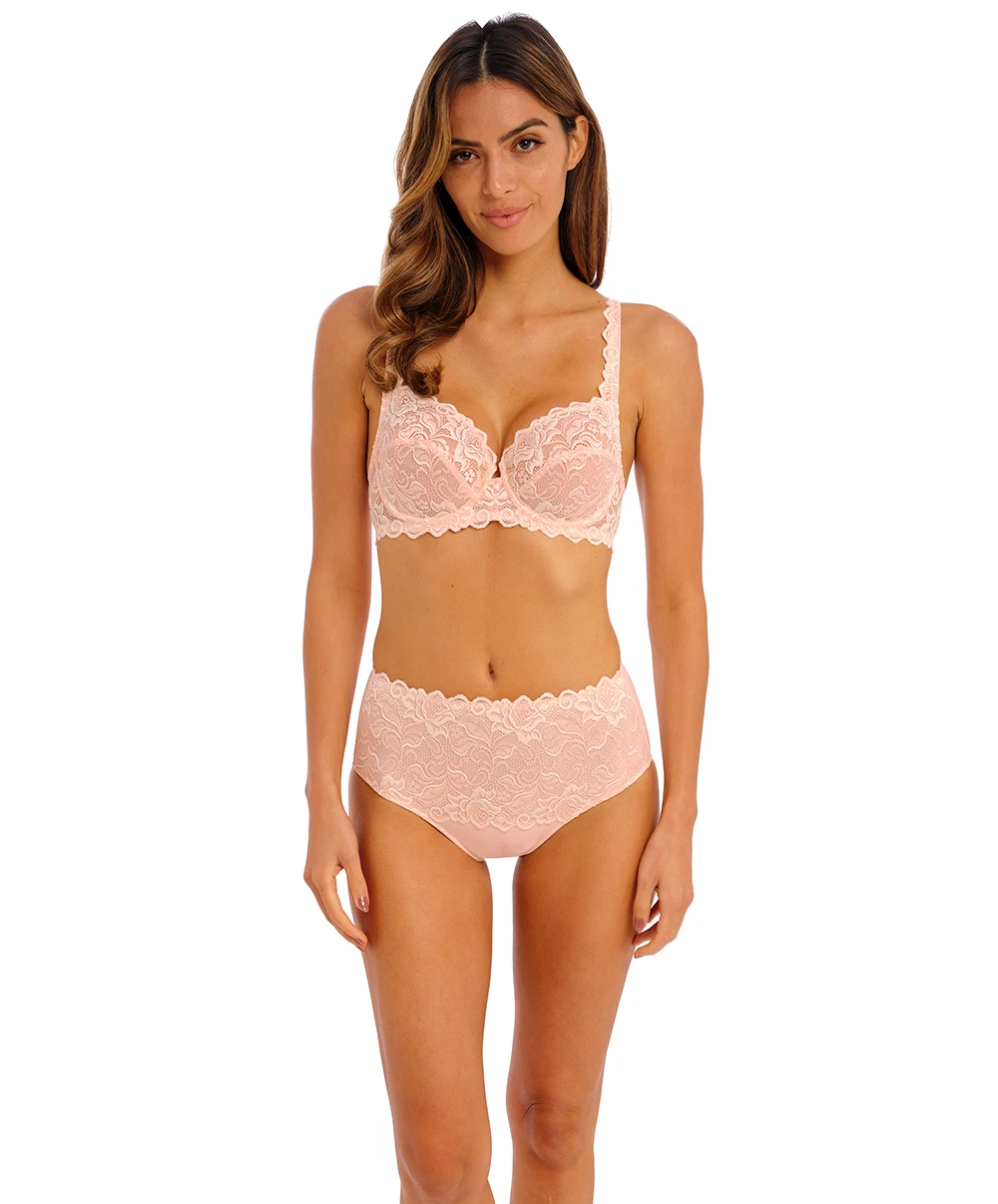 Wacoal Slip Gainant Taille Mi-haute Opaque Et Couvrant De La Collection Iconique Eglantine Par La Maison Wacaoal, Coloris Toki. 6 Wacoal Slip Gainant Taille Mi-haute Opaque Et Couvrant De La Collection Iconique Eglantine Par La Maison Wacaoal, Coloris Toki. – Image 4