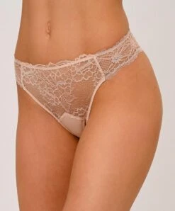 Slip Séduction Ligne Sublime En Dentelle De La Marque De Lingerie Française Lise Charmel, Coloris Nude Sublime. -Sous Vêtement Soldes Magasin Slip seduction Lise Charmel Sublime en dentelle nude sublime chair ACH0713 NS 501