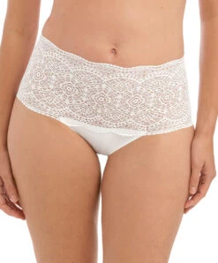 Slip Haut Invisible Stretch En Dentelle Collection Lace Ease De Chez Fantasie Lingerie.