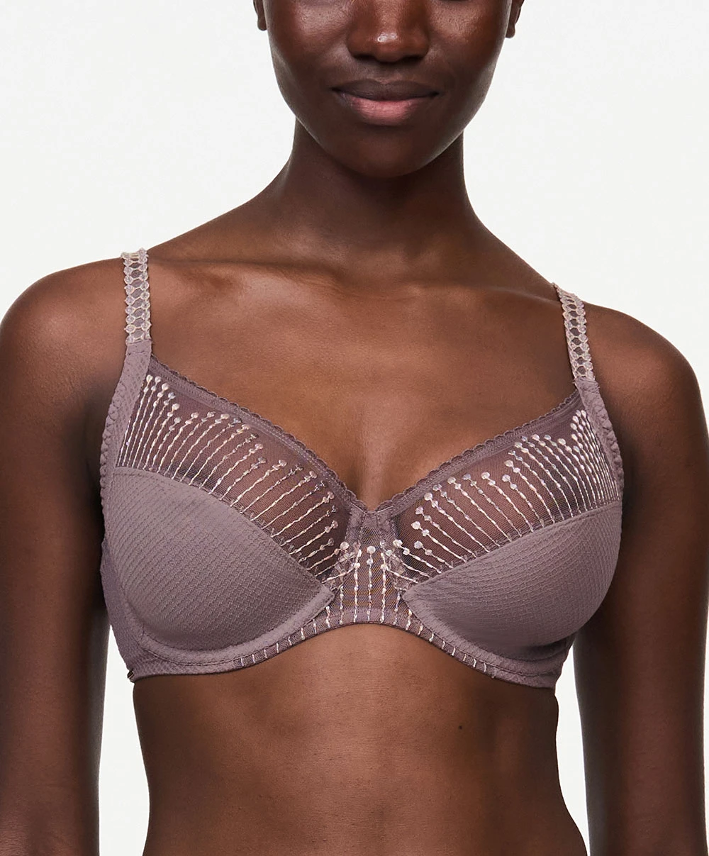 Soutien-gorge à Armatures Très Enveloppant Chantelle De La Collection Luminesce En Coloris Terre D'ombre Sauvage. 3 Soutien-gorge à Armatures Très Enveloppant Chantelle De La Collection Luminesce En Coloris Terre D'ombre Sauvage.