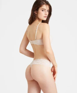 Soutien-gorge Bandeau Coque Confort Collection Lingerie Quotidienne Sweetessence Coloris Skin De Chez Aubade Paris. 11 Soutien-gorge Bandeau Coque Confort Collection Lingerie Quotidienne Sweetessence Coloris Skin De Chez Aubade Paris. -Sous Vêtement Soldes Magasin Soutien gorge bandeau coque confort sweetessence skin Aubade chair IKN06 SKIN 4