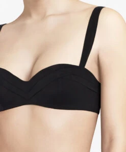 String Chantal Thomass De La Collection Encens'Moi Coloris Noir. 17 String Chantal Thomass De La Collection Encens'Moi Coloris Noir. -Sous Vêtement Soldes Magasin Soutien gorge bandeau mousse Noir Encens moi Chantal Thomass T00420 011 203