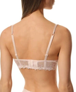 Soutien-gorge Bandeau Souple De La Nouvelle Ligne De Lingerie Sexy Rose De Venise Par Lise Charmel. -Sous Vêtement Soldes Magasin Soutien gorge bandeau souple Lise Charmel Rose de Venise desir venise rose poudre ACH5921 DV 102