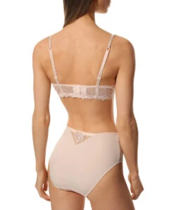 Soutien-gorge Bandeau Souple De La Nouvelle Ligne De Lingerie Sexy Rose De Venise Par Lise Charmel. -Sous Vêtement Soldes Magasin Soutien gorge bandeau souple Lise Charmel Rose de Venise desir venise rose poudre ACH5921 DV 104