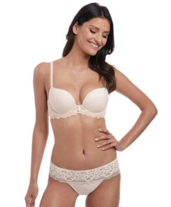 Soutien-gorge Coque Collection Lace Essentiel De Chez Wacoal. -Sous Vêtement Soldes Magasin Soutien gorge contour armatures lace essentiel Wacoal creme poudre WE136004 CRR ensemble
