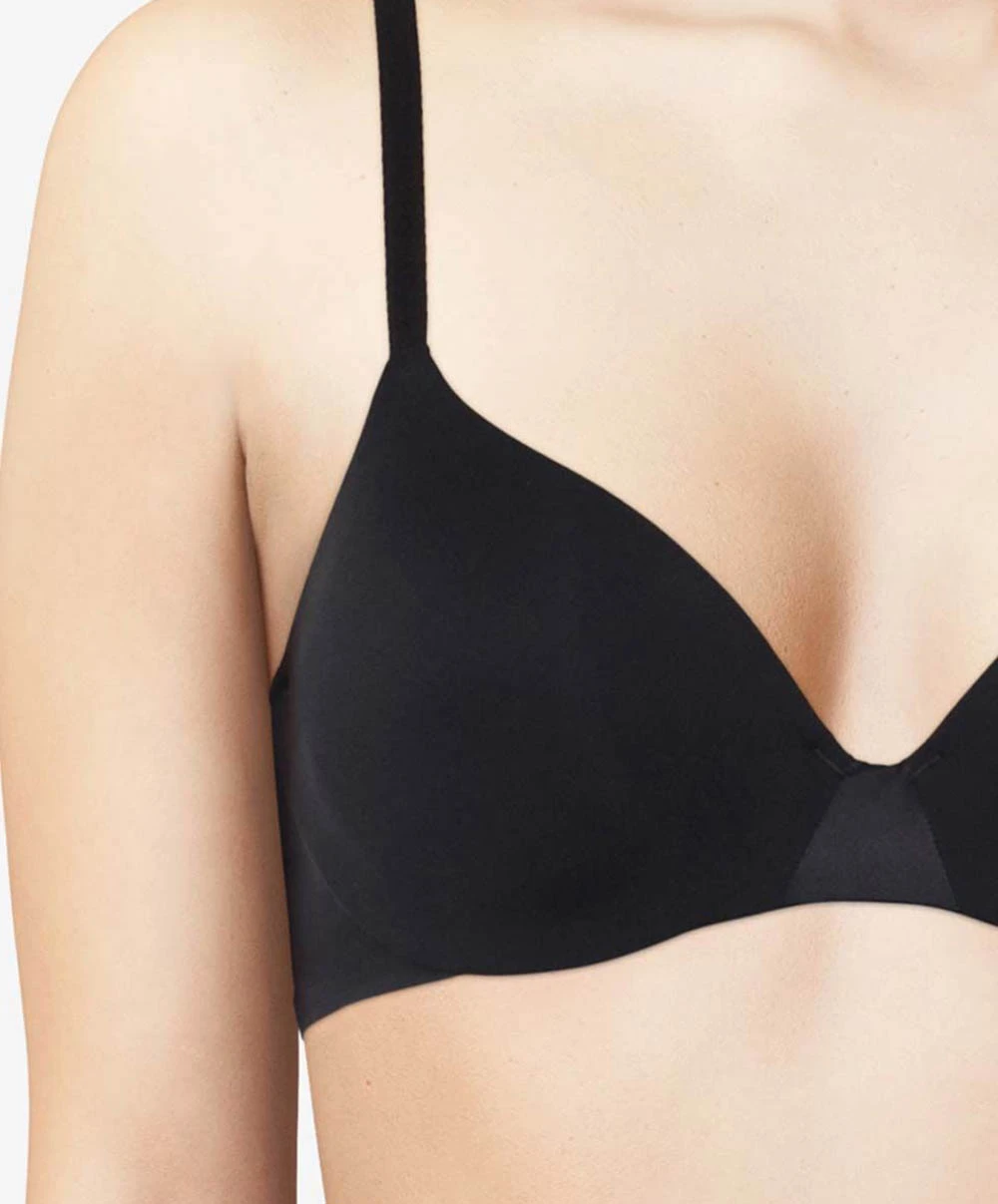 Soutien-gorge Invisible Coque Enveloppant Collection Essentiall De La Marque De Lingerie Française Chantelle. 6 Soutien-gorge Invisible Coque Enveloppant Collection Essentiall De La Marque De Lingerie Française Chantelle. – Image 4