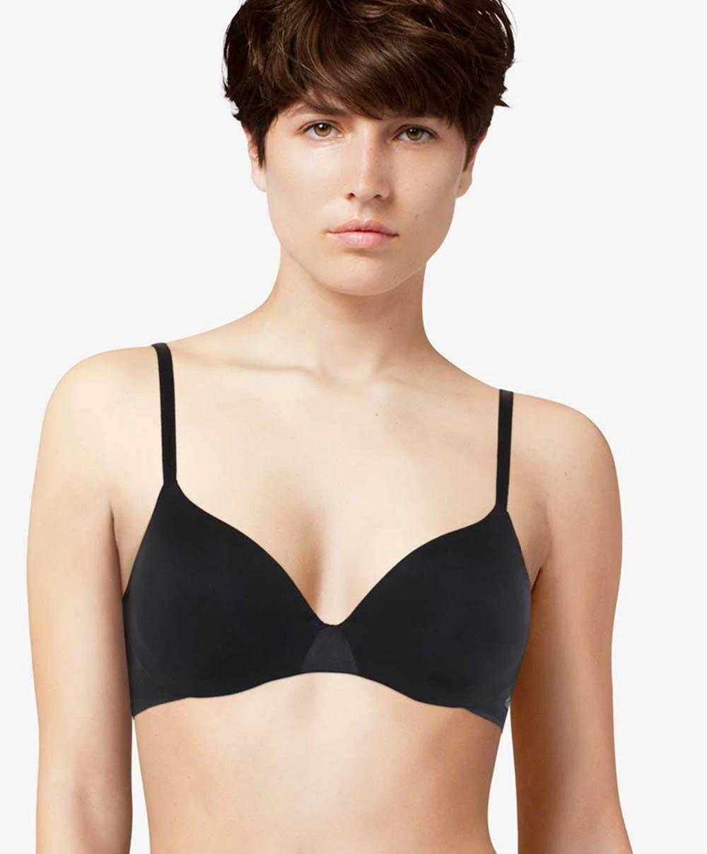 Soutien-gorge Invisible Coque Enveloppant Collection Essentiall De La Marque De Lingerie Française Chantelle. 5 Soutien-gorge Invisible Coque Enveloppant Collection Essentiall De La Marque De Lingerie Française Chantelle. – Image 3