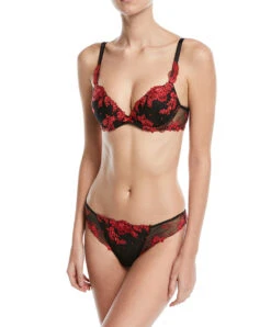 Soutien-gorge Coque De La Collection Baisers De Fleurs De La Marque De Lingerie Française Lise Charmel. 8 Soutien-gorge Coque De La Collection Baisers De Fleurs De La Marque De Lingerie Française Lise Charmel. -Sous Vêtement Soldes Magasin Soutien gorge coque Lise Charmel baisers de fleurs nuit amarante ACG8505 NT ensemble
