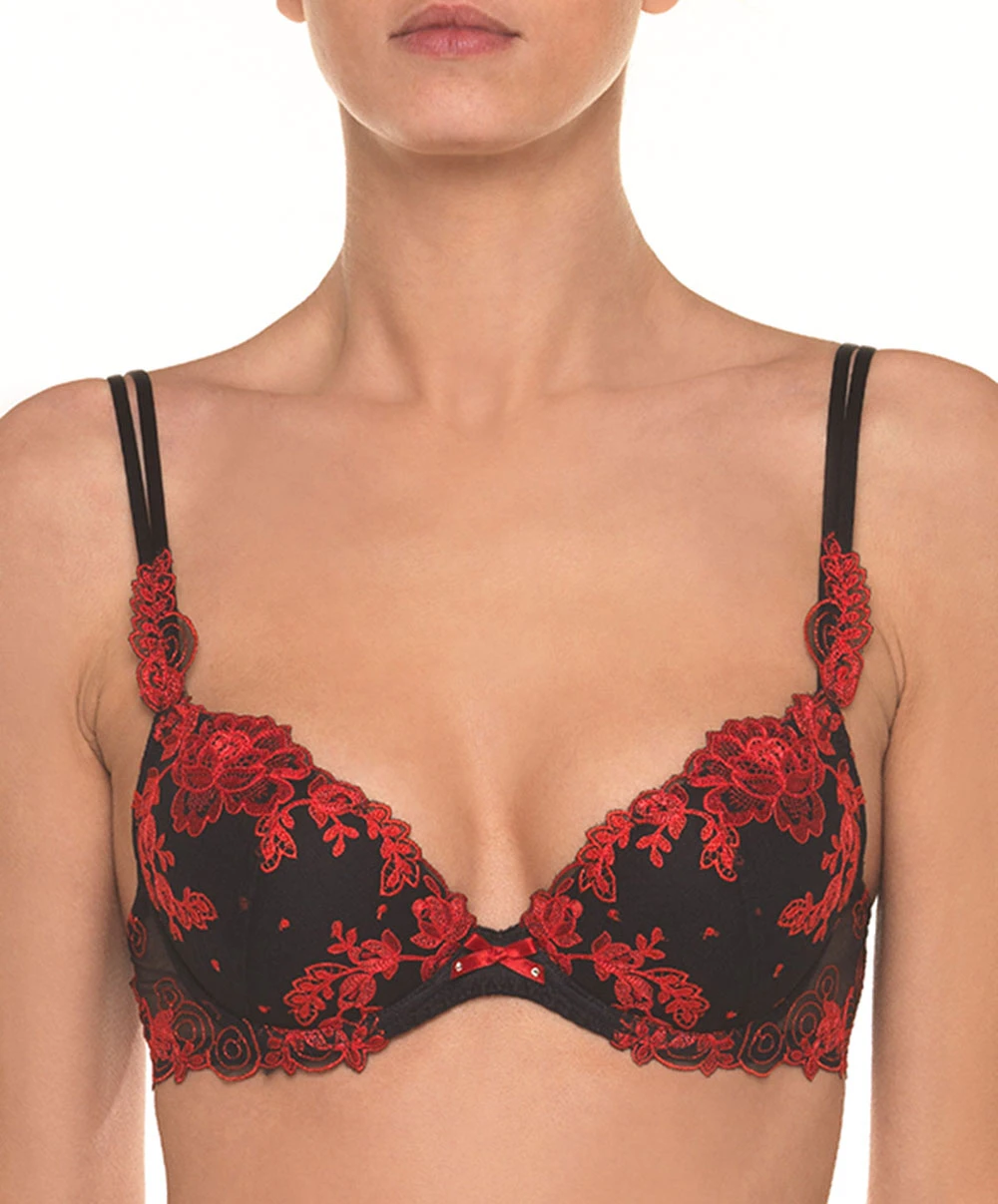 Soutien-gorge Coque De La Collection Baisers De Fleurs De La Marque De Lingerie Française Lise Charmel. 3 Soutien-gorge Coque De La Collection Baisers De Fleurs De La Marque De Lingerie Française Lise Charmel.