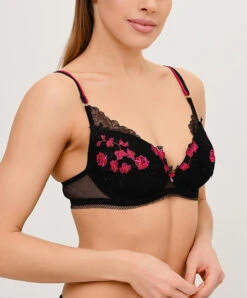 Soutien-gorge Coque Collection L'amour En Liberté De La Maison De Lingerie Française Lise Charmel. 11 Soutien-gorge Coque Collection L'amour En Liberté De La Maison De Lingerie Française Lise Charmel. -Sous Vêtement Soldes Magasin Soutien gorge coque Lise Charmel l amour en liberte fuchsia ACH8505 LF 501