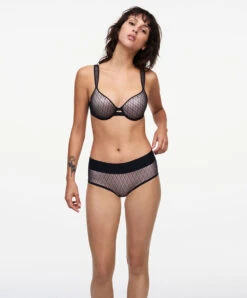 Soutien-gorge Coque à Mémoire De Forme Enveloppant Collection Smooth Lines De La Marque De Lingerie Chantelle, Coloris Noir Et Beige. 14 Soutien-gorge Coque à Mémoire De Forme Enveloppant Collection Smooth Lines De La Marque De Lingerie Chantelle, Coloris Noir Et Beige. -Sous Vêtement Soldes Magasin Soutien gorge coque a memoire de forme enveloppant Chantelle Smooth Lines noir beige C11N60 0DS 5