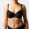 Soutien-gorge Coque à Mémoire De Forme Très Enveloppant De La Marque De Lingerie Chantelle, Collection True Lace, Coloris Noir. -Sous Vêtement Soldes Magasin Soutien gorge coque a memoire de forme tres enveloppant Chantelle true lace noir C11M60 011 1