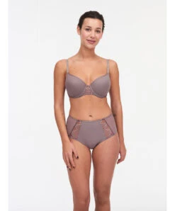 Chantelle Soutien-gorge Coque à Mémoire De Forme De La Collection Luminesce En Coloris Terre D'ombre Sauvage. -Sous Vêtement Soldes Magasin Soutien gorge coque enveloppant Chantelle Luminesce terre d ombre taupe C19K60 0C1 3