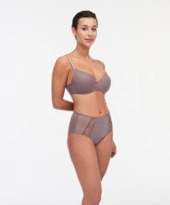 Chantelle Soutien-gorge Coque à Mémoire De Forme De La Collection Luminesce En Coloris Terre D'ombre Sauvage. -Sous Vêtement Soldes Magasin Soutien gorge coque enveloppant Chantelle Luminesce terre d ombre taupe C19K60 0C1 5