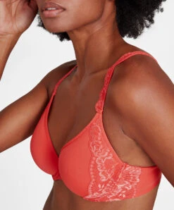 Soutien-gorge Coque Moulé Lisse Spacer Plongeant Collection Lingerie Corail Sweetessence Coloris Grenadine De Chez Aubade Paris. -Sous Vêtement Soldes Magasin Soutien gorge coque moule lisse spacer plongeant sweetessence grenadine Aubade corail IKN09 GRND 5