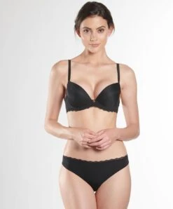 Soutien-gorge Push-up Coque Plongeant Collection Lingerie Lysessence Coloris Noir De Chez Aubade Paris. 7 Soutien-gorge Push-up Coque Plongeant Collection Lingerie Lysessence Coloris Noir De Chez Aubade Paris. -Sous Vêtement Soldes Magasin Soutien gorge coque plunge Lysessence Aubade noir NK08 N NOIR 14