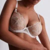 Soutien-gorge Push-up Coque Décolleté Plongeant Collection Trésor Infini De Chez Aubade, Coloris White Wind. -Sous Vêtement Soldes Magasin Soutien gorge coque plunge Tresor Infini white wind Aubade blanc et chair IDN08 WHIW 501