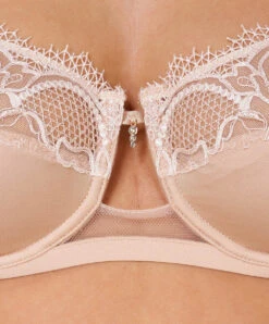Soutien-gorge Corbeille Lise Charmel Collection Écrin Complice Coloris Peau. 9 Soutien-gorge Corbeille Lise Charmel Collection Écrin Complice Coloris Peau. -Sous Vêtement Soldes Magasin Soutien gorge corbeille Lise Charmel Ecrin Complice nude ecrin chair ACG3053 NE 104