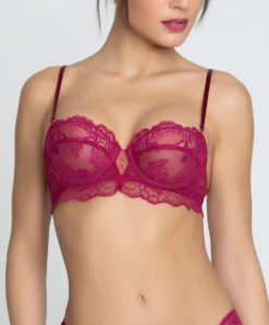 Soutien-gorge Corbeille Ligne Sublime En Dentelle De La Marque De Lingerie Française Lise Charmel, Coloris Fuchsia Sublime. 14 Soutien-gorge Corbeille Ligne Sublime En Dentelle De La Marque De Lingerie Française Lise Charmel, Coloris Fuchsia Sublime. -Sous Vêtement Soldes Magasin Soutien gorge corbeille Lise Charmel Sublime en dentelle fuchsia ACH3013 FS 1