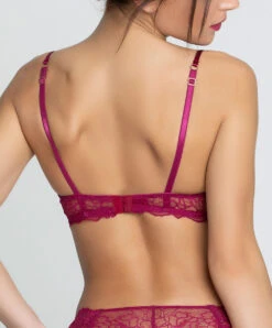 Soutien-gorge Corbeille Ligne Sublime En Dentelle De La Marque De Lingerie Française Lise Charmel, Coloris Fuchsia Sublime. 15 Soutien-gorge Corbeille Ligne Sublime En Dentelle De La Marque De Lingerie Française Lise Charmel, Coloris Fuchsia Sublime. -Sous Vêtement Soldes Magasin Soutien gorge corbeille Lise Charmel Sublime en dentelle fuchsia ACH3013 FS 2