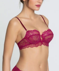 Soutien-gorge Corbeille Ligne Sublime En Dentelle De La Marque De Lingerie Française Lise Charmel, Coloris Fuchsia Sublime. 16 Soutien-gorge Corbeille Ligne Sublime En Dentelle De La Marque De Lingerie Française Lise Charmel, Coloris Fuchsia Sublime. -Sous Vêtement Soldes Magasin Soutien gorge corbeille Lise Charmel Sublime en dentelle fuchsia ACH3013 FS 3