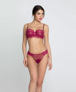 Soutien-gorge Corbeille Ligne Sublime En Dentelle De La Marque De Lingerie Française Lise Charmel, Coloris Fuchsia Sublime. 17 Soutien-gorge Corbeille Ligne Sublime En Dentelle De La Marque De Lingerie Française Lise Charmel, Coloris Fuchsia Sublime. -Sous Vêtement Soldes Magasin Soutien gorge corbeille Lise Charmel Sublime en dentelle fuchsia ACH3013 FS 4