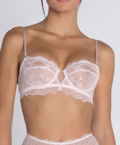 Soutien-gorge Corbeille Ligne Sublime En Dentelle De La Marque De Lingerie Française Lise Charmel, Coloris Rose Sublime. 20 Soutien-gorge Corbeille Ligne Sublime En Dentelle De La Marque De Lingerie Française Lise Charmel, Coloris Rose Sublime. -Sous Vêtement Soldes Magasin Soutien gorge corbeille Lise Charmel Sublime en dentelle rose poudre rose sublime ACH3013 OS 1
