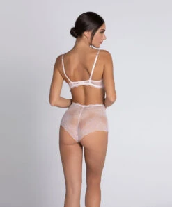 Soutien-gorge Corbeille Ligne Sublime En Dentelle De La Marque De Lingerie Française Lise Charmel, Coloris Rose Sublime. 24 Soutien-gorge Corbeille Ligne Sublime En Dentelle De La Marque De Lingerie Française Lise Charmel, Coloris Rose Sublime. -Sous Vêtement Soldes Magasin Soutien gorge corbeille Lise Charmel Sublime en dentelle rose poudre rose sublime ACH3013 OS 5