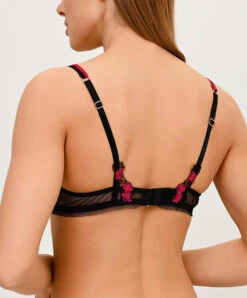 Soutien-gorge Corbeille Collection L'amour En Liberté De La Maison De Lingerie Française Lise Charmel. 13 Soutien-gorge Corbeille Collection L'amour En Liberté De La Maison De Lingerie Française Lise Charmel. -Sous Vêtement Soldes Magasin Soutien gorge corbeille Lise Charmel l amour en liberte fuchsia ACH3005 LF 102