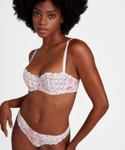 Soutien-gorge Corbeille Collection Lingerie Bahia & Moi Coloris Tangerine (blanc Et Détails Couleur Corail) De Chez Aubade Paris. -Sous Vêtement Soldes Magasin Soutien gorge corbeille bahia et moi tangerine Aubade blanc et corail PY14 2 TANR 5