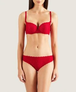 Soutien-gorge Corbeille Coque Rouge De La Collection Lingerie Permanente Rosessence Par Aubade Paris. -Sous Vêtement Soldes Magasin Soutien gorge corbeille coque Rosessence gala Aubade rouge HK04 GALA 15