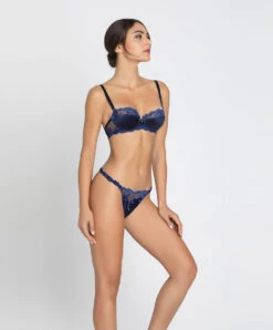 Soutien-gorge Corbeille En Soie Lise Charmel Collection Splendeur Soie, Coloris Splendeur Bermudes (=bleu Marine). 13 Soutien-gorge Corbeille En Soie Lise Charmel Collection Splendeur Soie, Coloris Splendeur Bermudes (=bleu Marine). -Sous Vêtement Soldes Magasin Soutien gorge corbeille en soie Lise Charmel Splendeur soie bermudes bleu marine ACC3080 BS 506