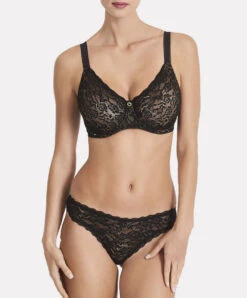 Soutien-gorge Emboitant Grande Taille Avec Armatures De La Collection Lingerie Permanente Rosessence Par Aubade Paris. -Sous Vêtement Soldes Magasin Soutien gorge emboitant confort Aubade rosessence noir HK13 2